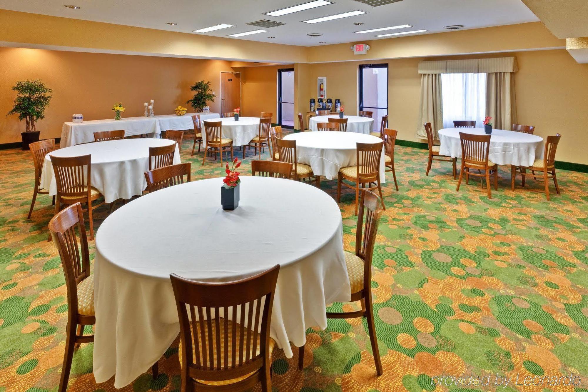 Holiday Inn Express Winfield - Teays Valley Hurricane Restaurant photo