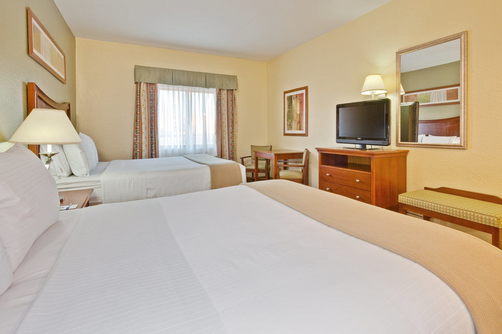 Holiday Inn Express Winfield - Teays Valley Hurricane Exterior photo